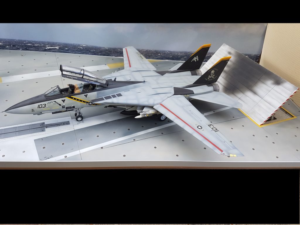 Thomas Langenbach / F-14B Tomcat mit Blast Detection Shield auf der Nimitz / Trumpeter / 1:32