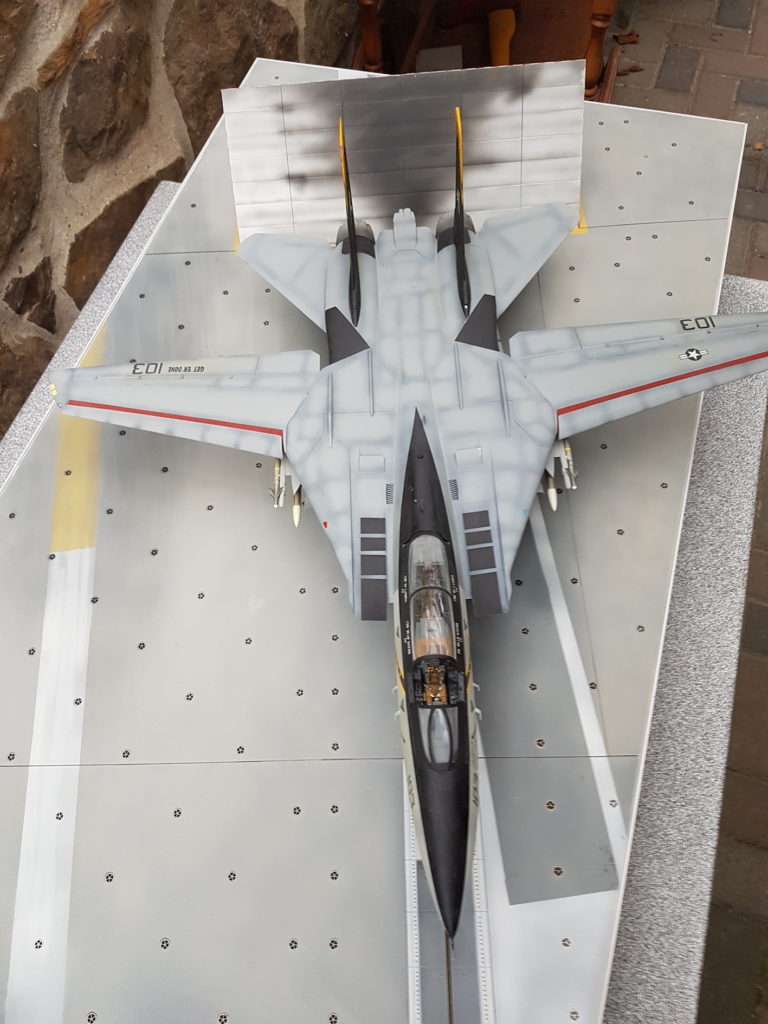 Thomas Langenbach / F-14B Tomcat mit Blast Detection Shield auf der Nimitz / Trumpeter / 1:32