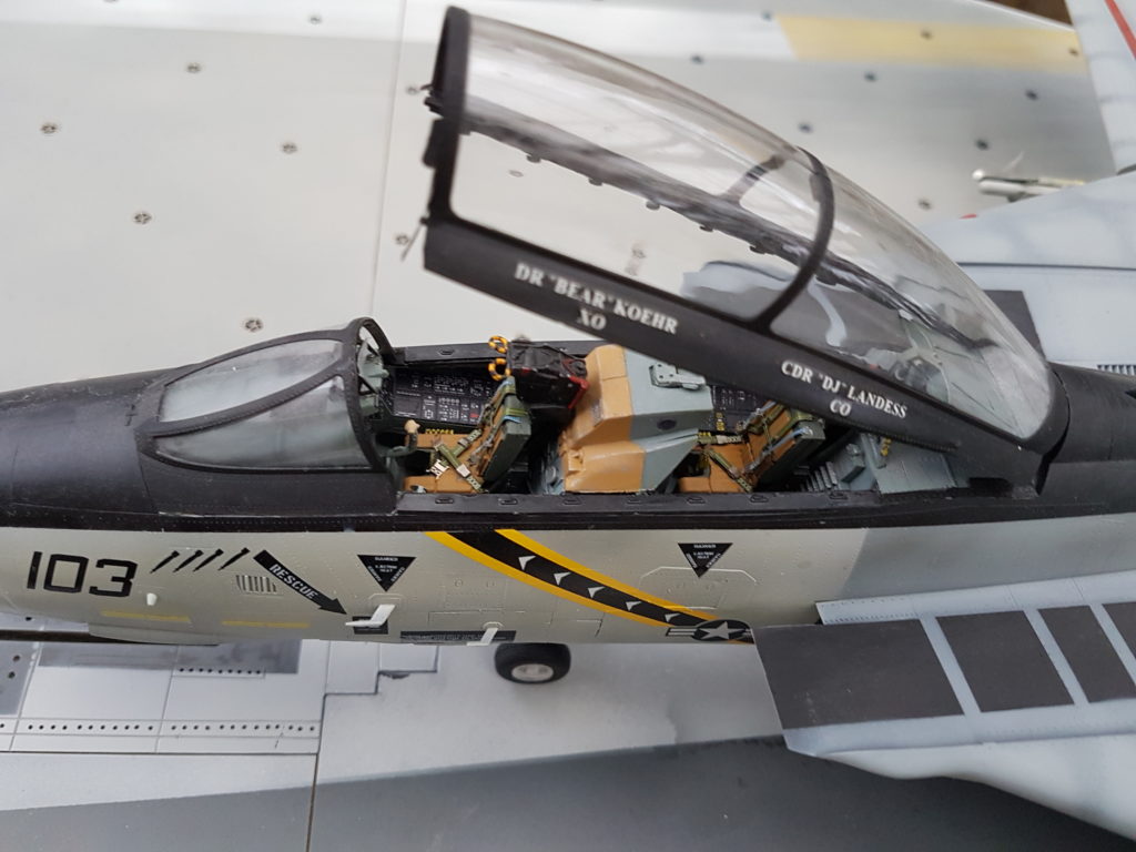 Thomas Langenbach / F-14B Tomcat mit Blast Detection Shield auf der Nimitz / Trumpeter / 1:32