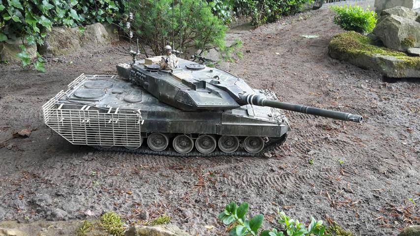 Michael Palfi the-tanking-people / Leopard 2A6M / 1:16