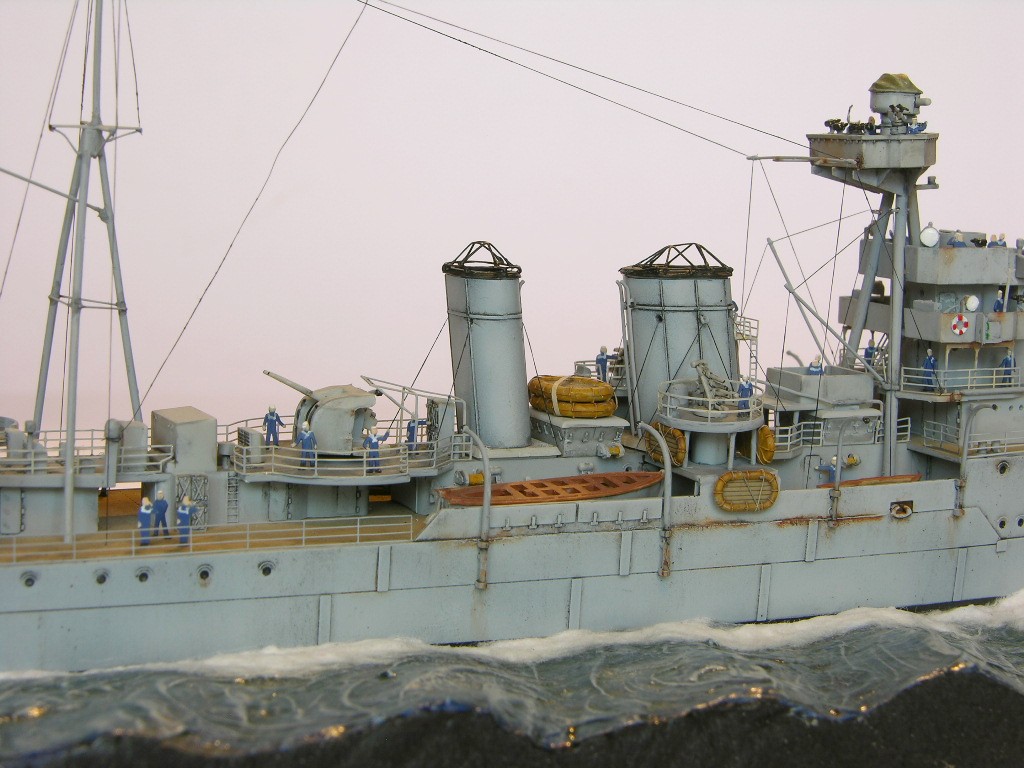 Andreas Martin / leichte Flak-Kreuzer HMS Calcutta / 1:350 / Trumpeter